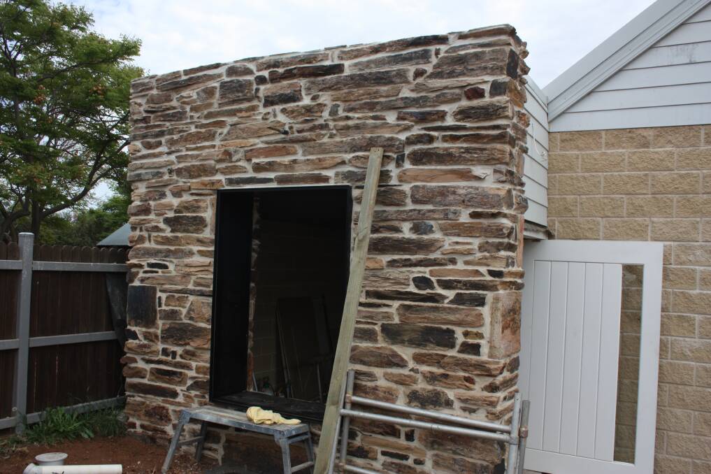 The beautiful stone walls have been recreated with the original stones from the sight and also stones from the old Gulgong Hospital demolition. Bricks being used are from the Commercial Hotel. The footings for the final section to Robinson Street have now been laid.