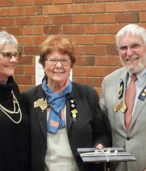End Polio Now: President of Rylstone Kandos Rotary Club Elizabeth McKay with visiting District Governor Steve Jackson and his wife Janette.