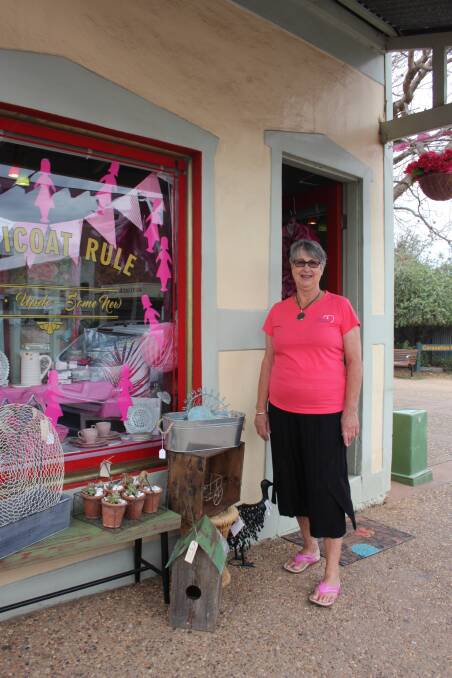 The business owners of Gulgong have certainly taken on the challenge to “Pink up Gulgong” showing support for the McGrath Foundation. 