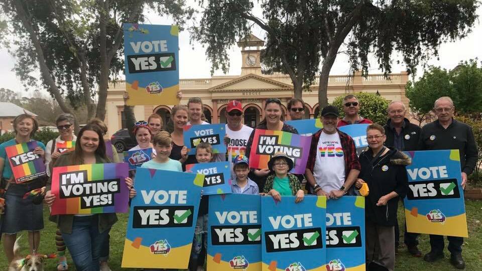 Tim Blackman and other Yes campaigners gathered at Robertson Park on the October long weekend. Photo: supplied.