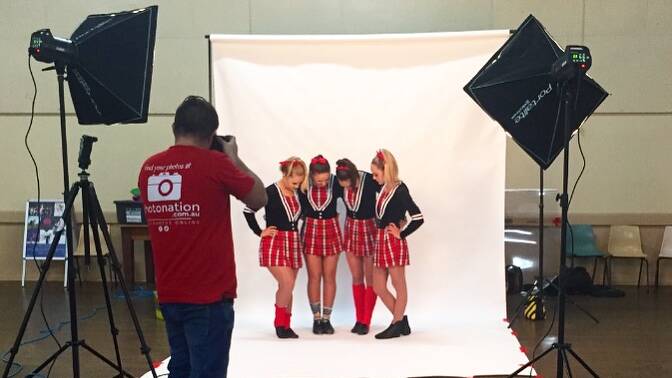 Photonation’s Nathan Puxty with Georgia Reddish, Grace Hensley, Maddie Lewis and Kaitlyn Doherty.
