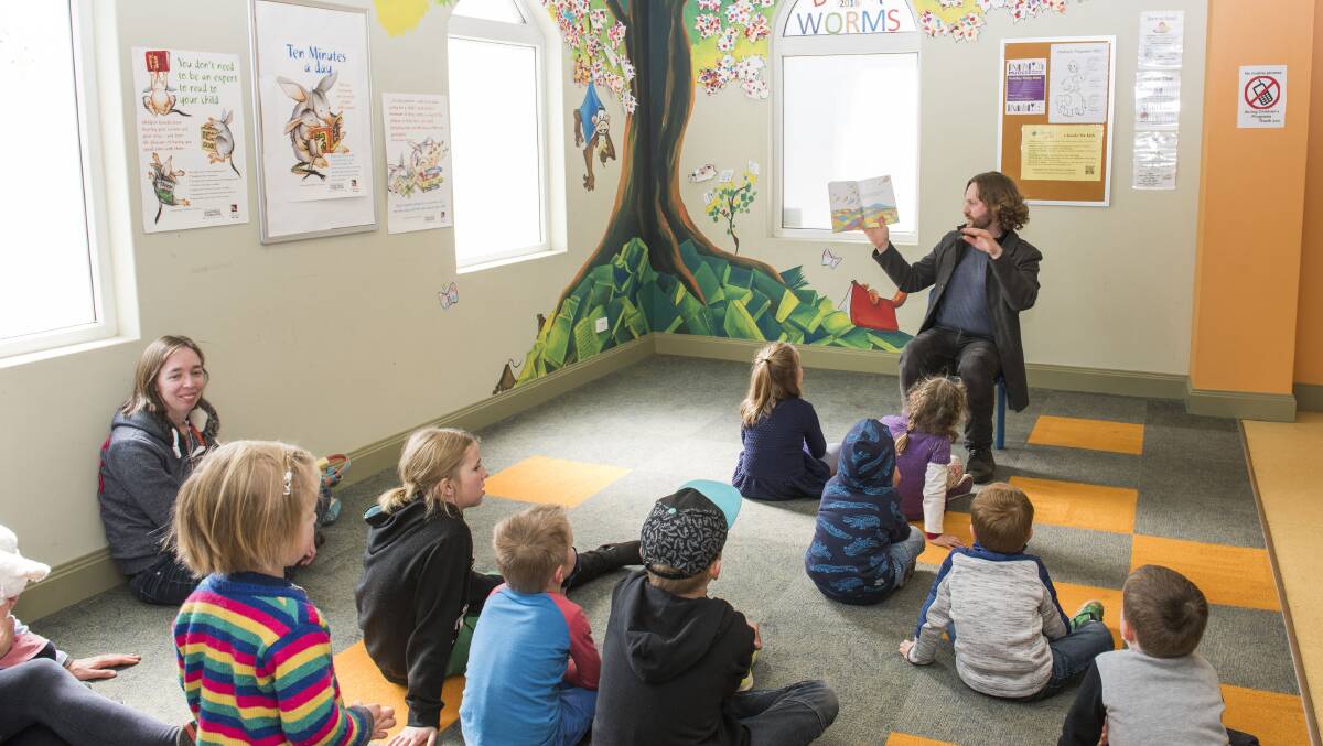 STORY TIME: The Mudgee Readers Festival was one of the successful applicants of the KEPCO Bylong Australia Community Investment Fund for Round 1 of 2017. Pictured is a 2016 reading session. Photo: Amber Hooper.