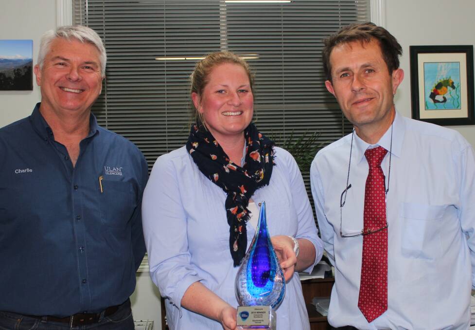Glencore’s general manager Charlie Allan, Mudgee 4 Doctors’ Katrina Gay, and doctor Alex Ghanem with their award for community excellence from NSW Mining. 	
