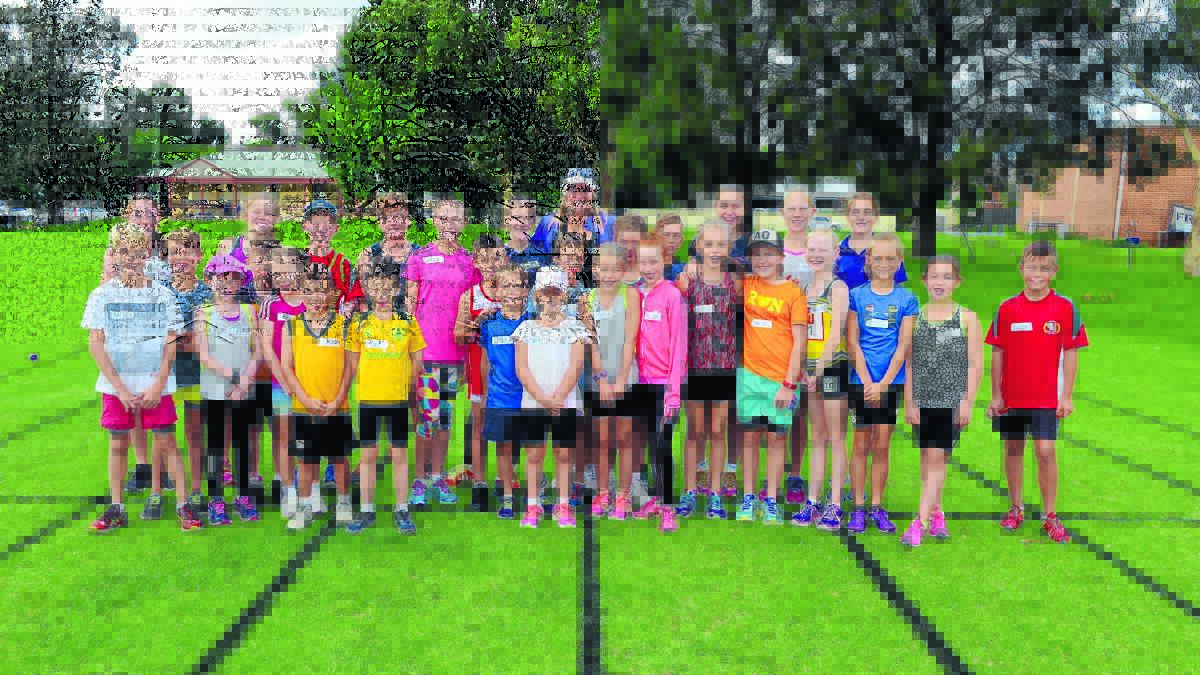 Melinda Gainsford-Taylor surrounded by local athletes as a clinic in Mudgee on Saturday. 