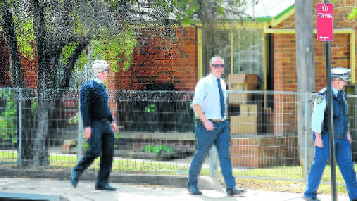 Mudgee police search the perimeter of a Byron Place property on Thursday after threats were made against a Council ranger. 
PHOTO: DARREN SNYDER 171014/ds police/4747