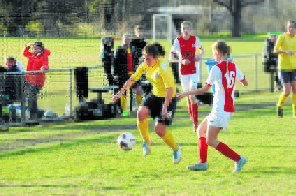 Mudgee local Jess Salomoni on the ball during the Western NSW Mariners win over St George FC.