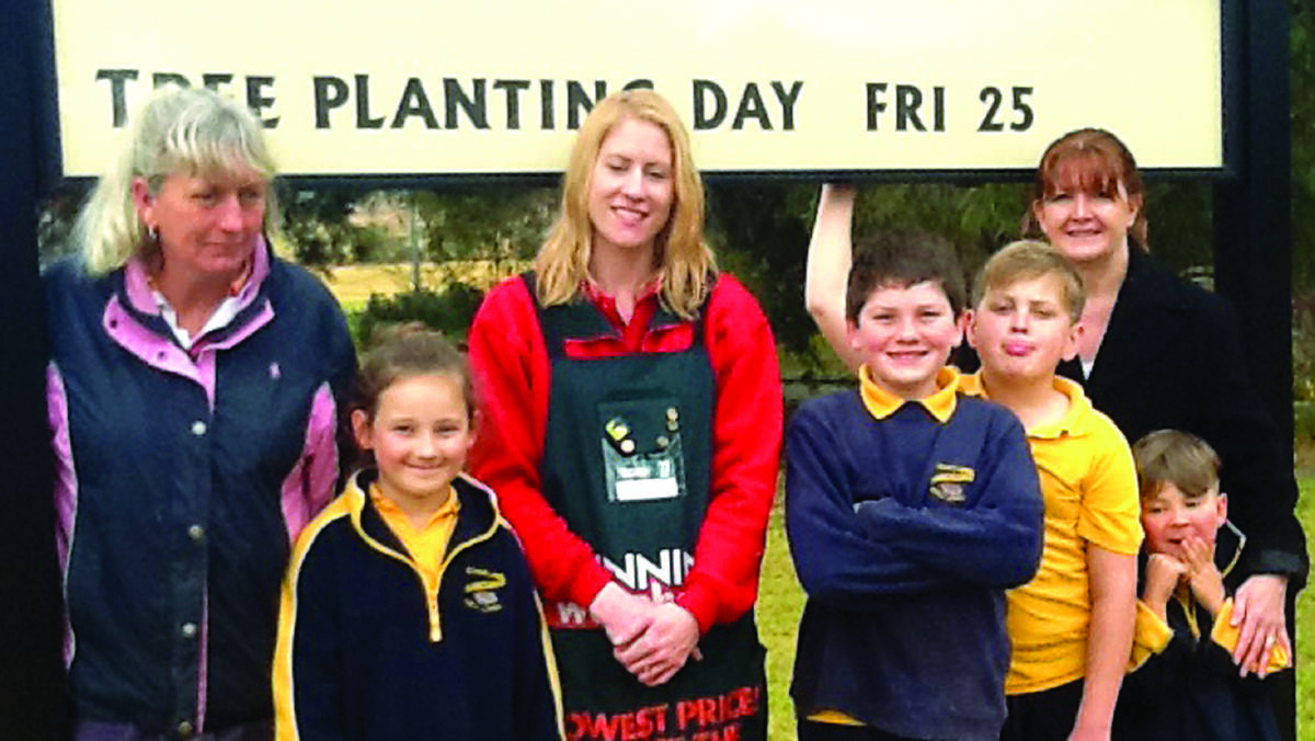 Bylong Upper Public School has been placed into recess from the end of the 2014 school year. Pictured at the school’s Tree Day last year are students Zali, Rory and Jack Wallings, and Lachlan Andrews, with Joan Glover (School Learning Support Officer),Connie Mylan from (Bunnings Mudgee), Caron McDonald (relieving Principal).