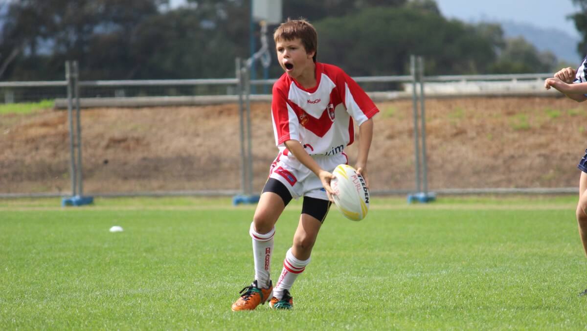 Pat Durant sets an attacking move for the Mudgee Dragons under 11s on Saturday. PHOTO: DARREN SNYDER