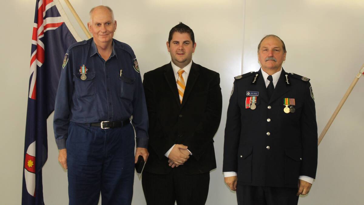 Michael Moxon received the long service medal for 15 years service as a member of the Bargo and Cooks Gap brigades and Cudgegong Communications Unit, he is pictured with Mid-Western Regional Council Deputy Mayor Cr Paul Cavalier and NSW RFS Assistant Commissioner Stuart Midgley.