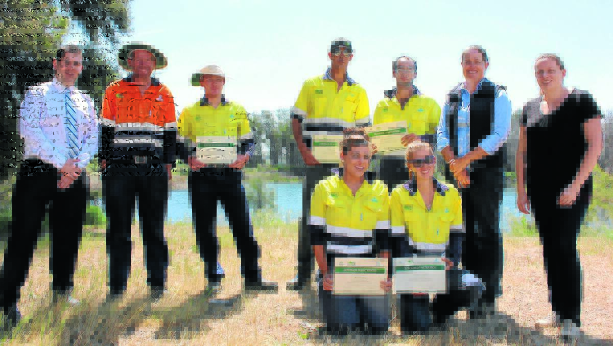 Deputy mayor Paul Cavalier, Green Army supervisor Rob Smith with the Green Army team and Mid-Western Regional Council’s environmental officer Cassie Liney (far right).