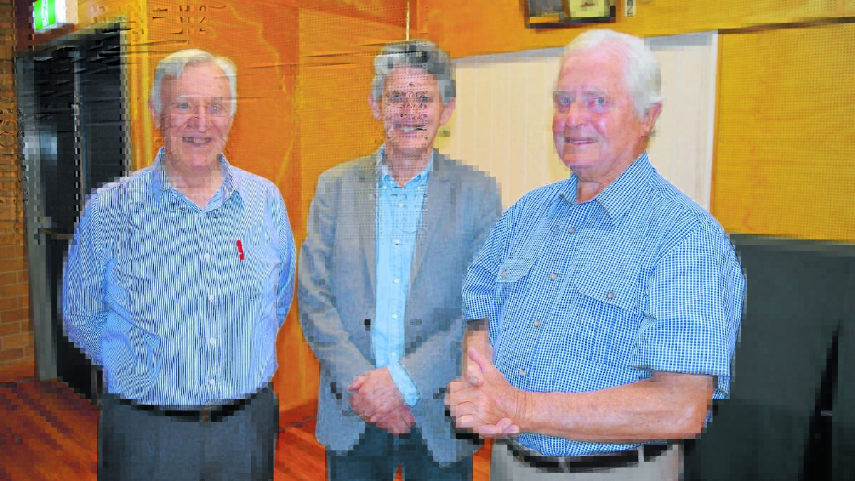 Peter Windeyer, Chairman of ADFAS Mudgee, Nicholson Museum curator Michael Turner and Dennis de Kantzow, of Menah at the Mudgee ADFAS meeting on Friday, where Mr Turner was the guest speaker.