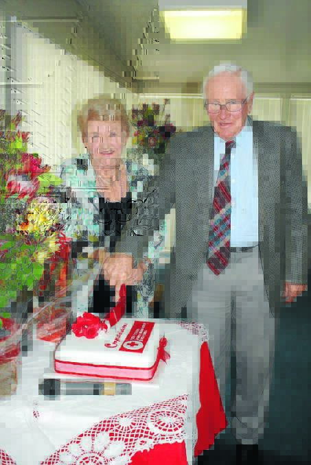 Maureen Brodie and Tim Evans cut the 100th anniversary cake at the Red Cross Rylstone branch’s centenary lunch on Saturday. Mrs Brodie’s 98-year-old mother,  Joyce Carter, was a long-time branch member and Mr Evans is the son of former branch secretary Sheelagh Evans.