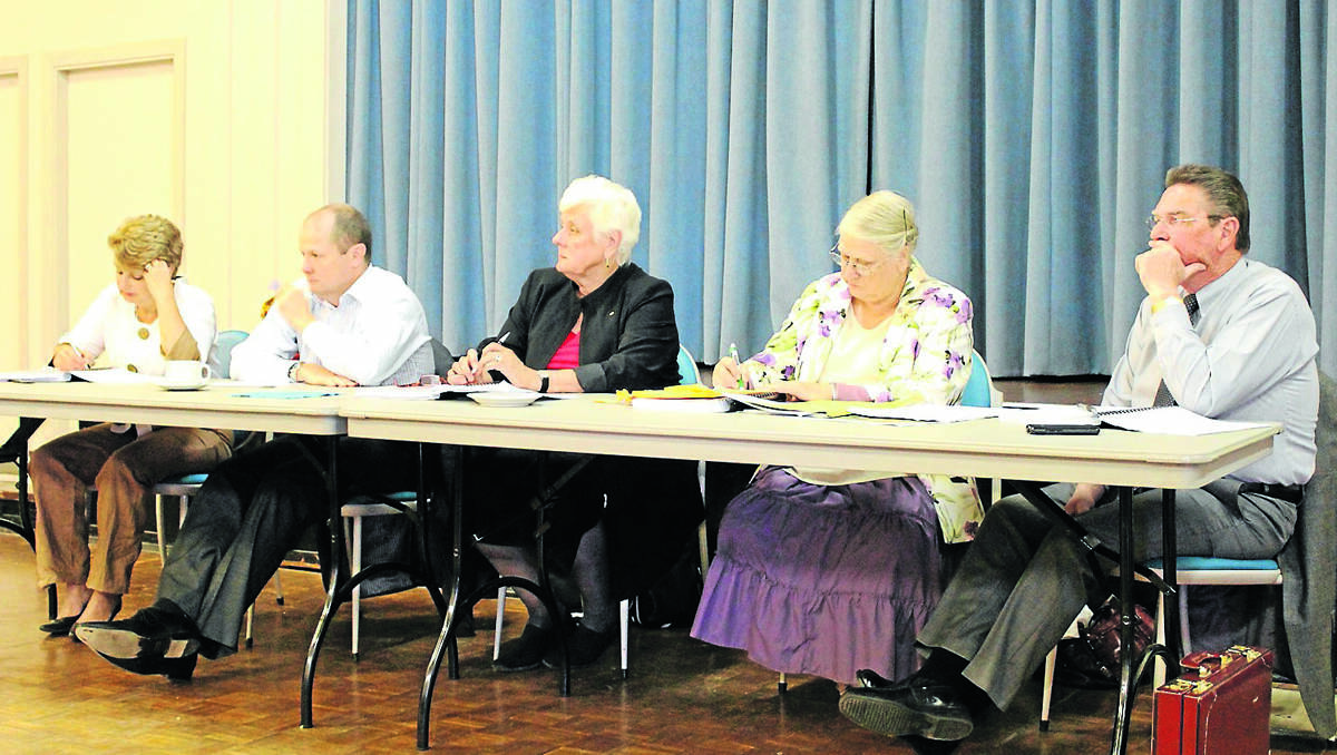 DECISION TIME: (From left) The Western Joint Regional Planning Panel of Ruth Fagan, Gordon Kirkby, Gabrielle Kibble, Esme Martens and John Weatherley listen to speakers at Gulgong RSL on Wednesday. PHOTO by DARREN SNYDER	101012/dsjrpp/2531