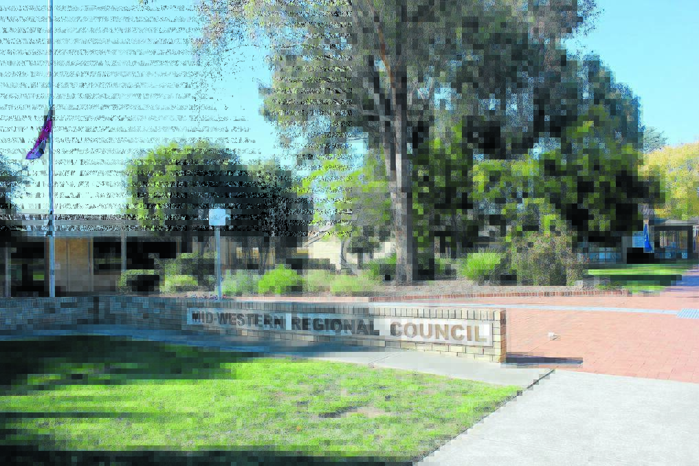 Mid-Western Regional councillors will look for alternative sites for a regional art gallery, after concerns about the proposed site in the existing council precinct.