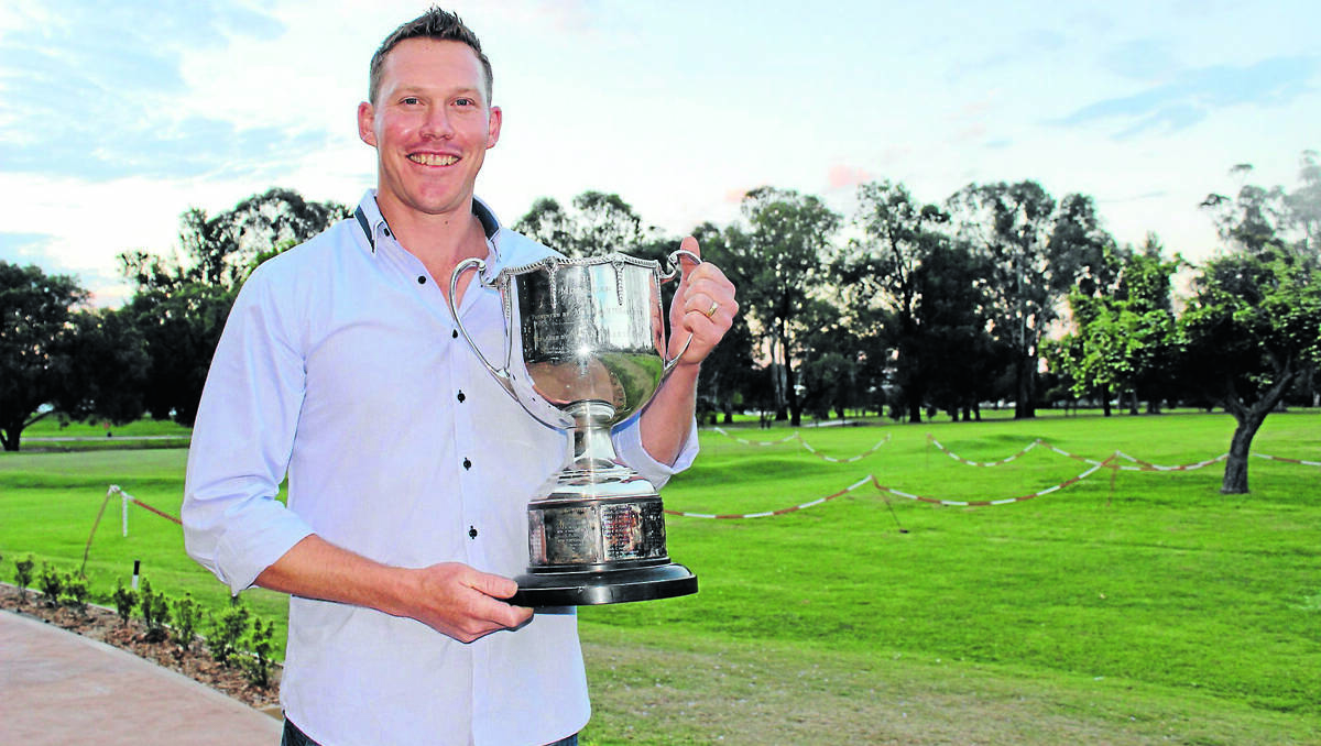 LOCAL LAD: Mudgee’s Rob Penman holds the Moascar Cup after winning the A-grade Mudgee Open on Sunday. 	PHOTO: DARREN SNYDER