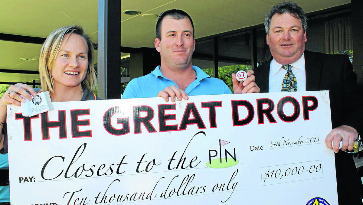 Brad Walsh, one two winners who will share in  the $10,000 Big Drop prize, with Kerry Lincoln of Mudgee & District Motorcycle  Club and Mudgee Golf Club Manager Ray Duncan.