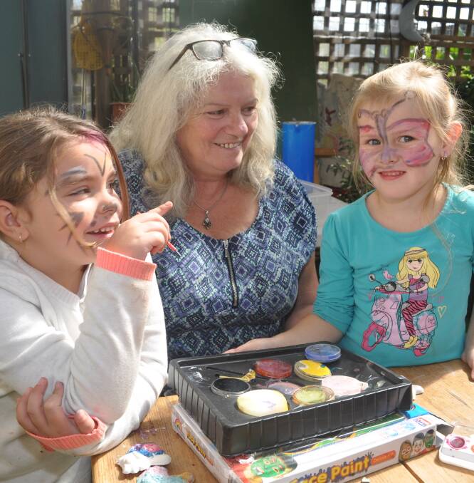 The Kids and Carers Kandos group had a workshop on “How to make Fairy Gardens.”