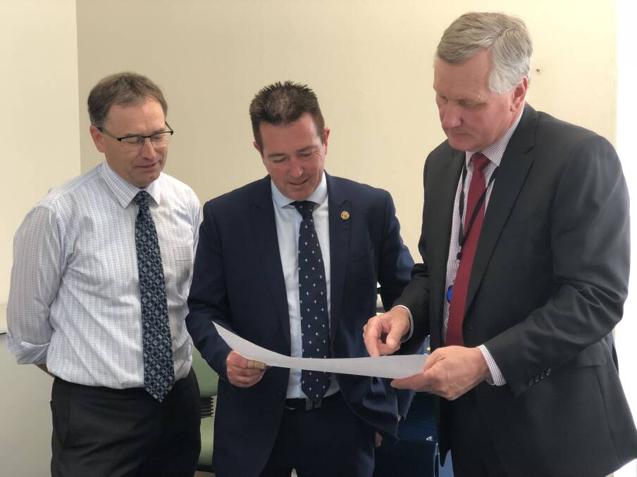 LIBRARY FUNDING: Bathurst MP Paul Toole, centre, with Simon Jones, left,
and Brad Cam from Mid-Western Shire Council looking over plans for the fitout
of the council office in Rylstone to transform the premises to include space for library. 
