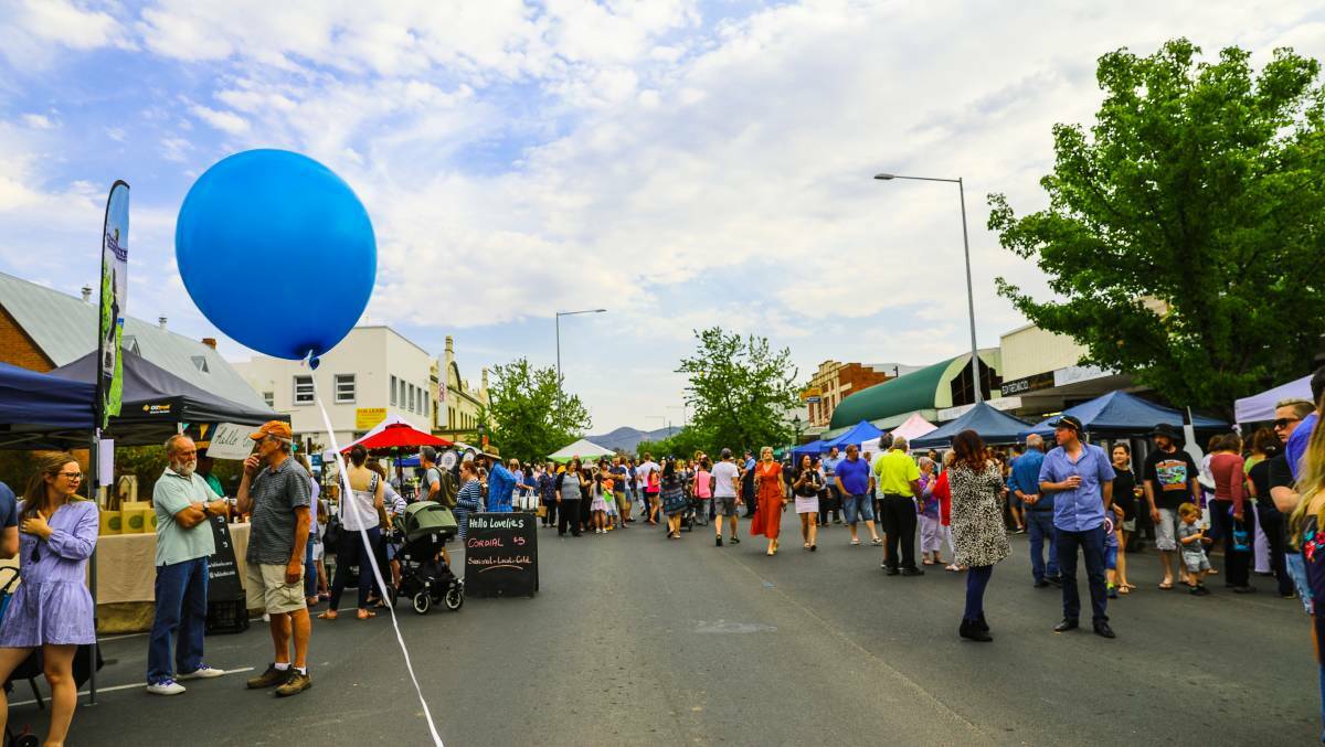 FOOD FESTIVAL CREEPS UP: Stallholders looking to dish up their produce for the 2019 Flavours of Mudgee street festival are reminded to submit an expression of interest before July 1. Photo: File