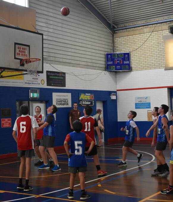 SHOT: Harry Gallen (Blue 9) shooting, Noah Smith Blue 11, Jaxson Turnbull Red 33, Max Hamshire Red 11 waiting to rebound. Photo: Supplied
