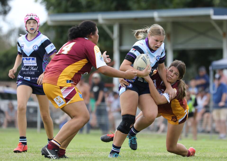 SEMI-FINALS: Midwest Brumbies under 17s player Sophie Copps breaks through Woodbridge's defence in round one of the Western Women's Rugby League Competition. Picture: SIMONE KURTZ