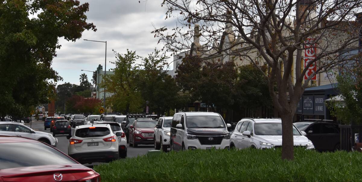 OUT OF LOCKDOWN: The Mudgee CBD has began to build up traffic once again after lockdown was lifted last Monday. Photo: Jay-Anna Mobbs