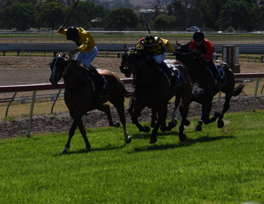 LEADING THE PACK: Hammond Lane fights off the challenge from Hirokin to claim the 2019 Robert Oatley Vineyards Mudgee Cup Showcase (1600 metres). Photo: Jay-Anna Mobbs