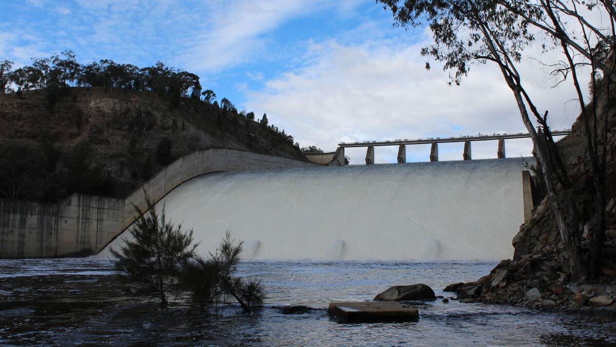CONGRATULATIONS: Macquarie River Food and Fibre is praising WarterNSW for its management of Burrending Dam following record rainfall. 