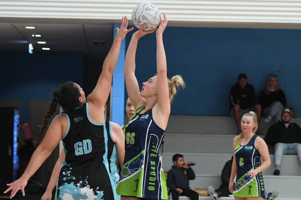 Mia Baggett has iced a big year of netball by being named in the NSW under 19s and signing a premier league contract with the UTS Randwick Sparks. Picture by Carla Freedman