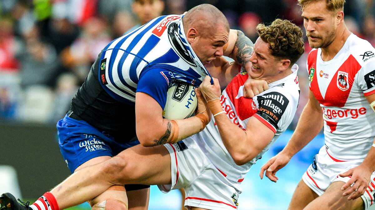 COME TOGETHER: Dave Klemmer and Kurt Mann, pictured playing for the Bulldogs and Dragons respectively, will both don Knights colours at Glen Willow in May. Photo: AAP