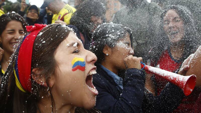 Fans of Colombia's national soccer team celebrate their team's victory over Senegal after watching a live telecast of the group H match between Senegal and Colombia.. Photo: AP Photo/Daniel Munoz