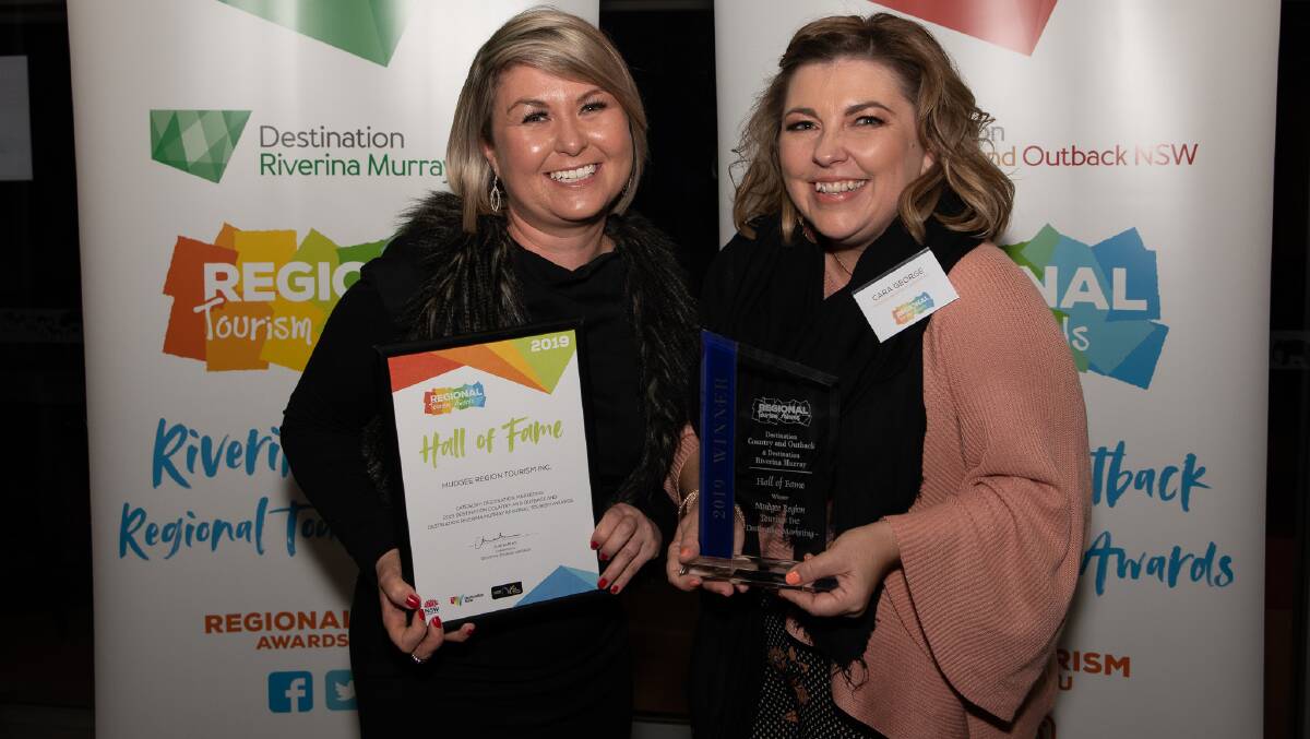 Cara George (right) accepts the Regional Tourism Awards hall of fame winner award on behalf of Mudgee Region Tourism in 2019. 
