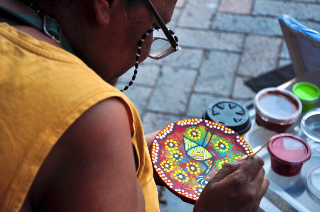 Learn the art of Aboriginal dot painting at the Global Fusion Taste of Culture at Dubbo Showground. Picture by Candy at Pixabay.
