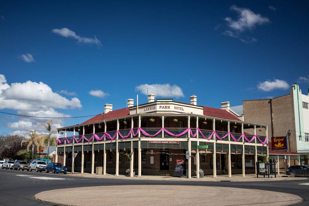 Busy Businesses: The Lawson Park Hotel is just one of hundreds of businesses throughout Mudgee that has turned pink during October. Photo: McGrath Foundation.