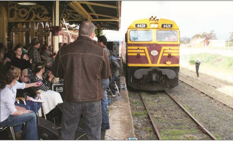 The historic train arrives to a packed platform at the Mudgee station for the 2007 rally.
