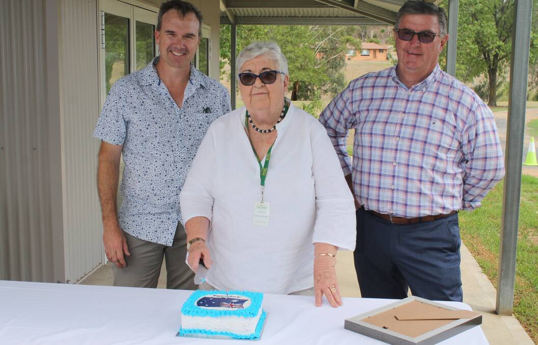 2020 Citizen of the Year Jan Pirie, her 2019 counterpart Glenn Box, and Mayor Des Kennedy cut the cake at this year's Australia Day ceremony.