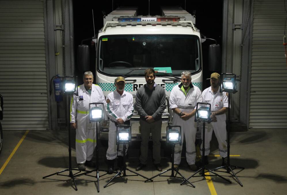 Tom Frankham senior environmental scientist Worley Parsons, is shown the new lights by Mudgee Rescue Squad captain Wayne Joseph and members Adam Newton, Colin Ratcliff, and Brendan Crew.