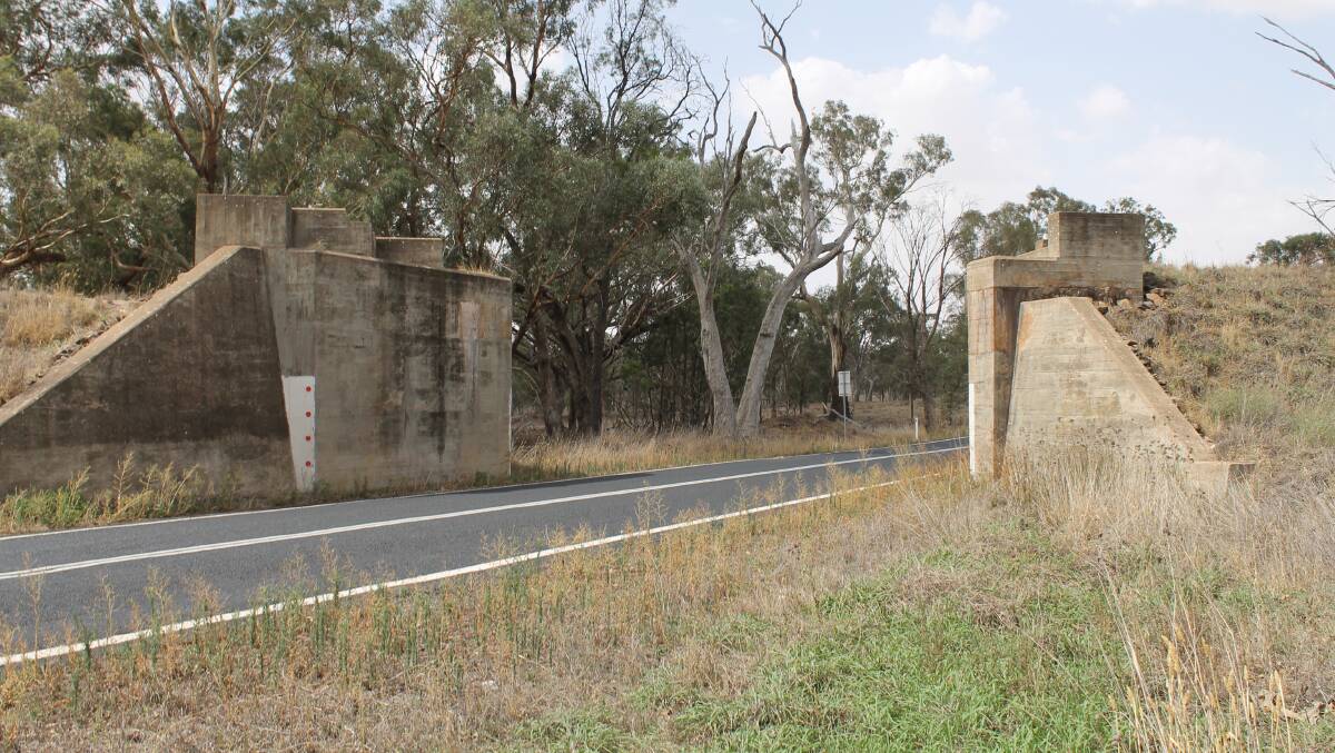Perhaps the most prominent piece of the incomplete Gulgong to Maryvale line is where the Goolma Road would've passed underneath at Spicers Creek, if rail was actually added.
