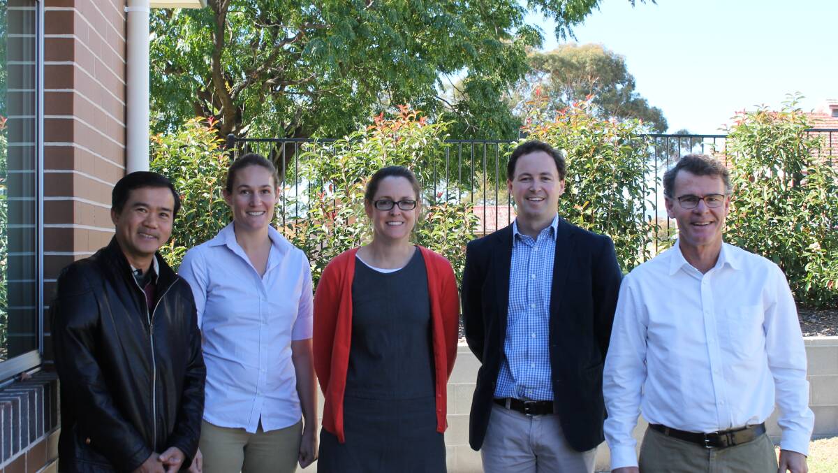 Tommy Tan, Sally Street, Sarah Gay and Edward Lee, were brought to town by the Mudgee 4 Doctors program. They are pictured with board member Dr Peter Roberts.