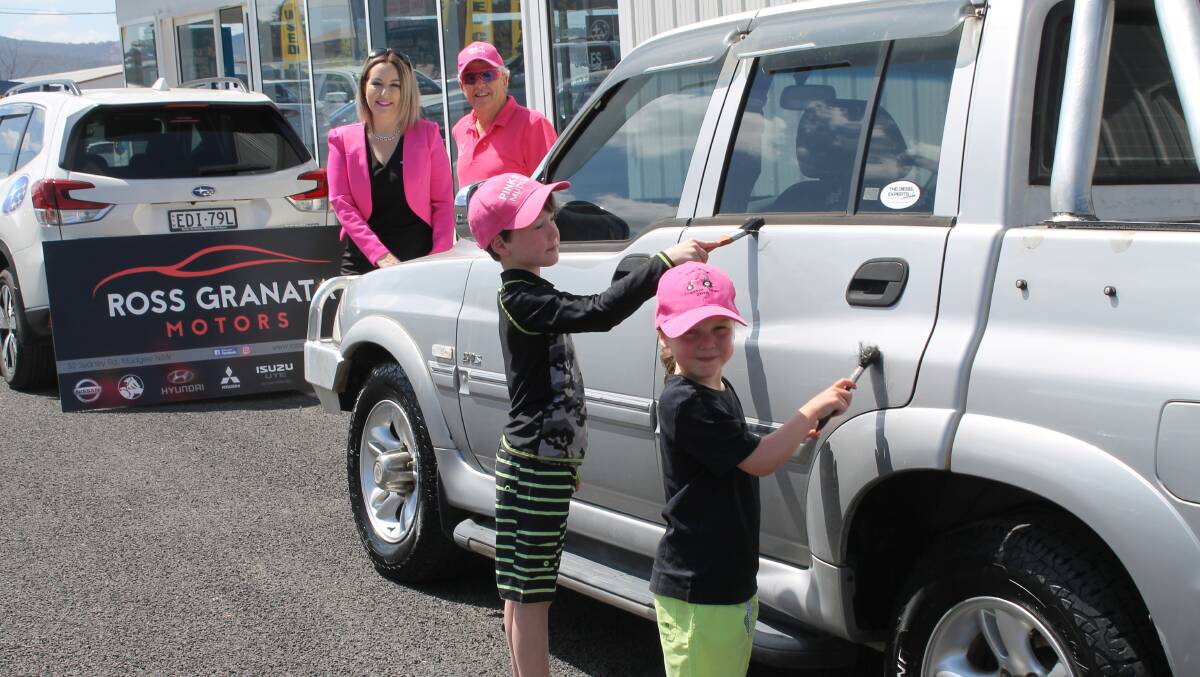 Charlie and Nancy Radcliffe, along with Michelle Myers of Ross Granata Motors and Pink Up Mudgee founder Hugh Bateman, check out the ute. 