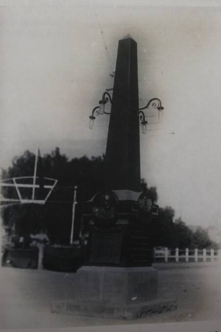The full Lawson and pioneers monument, before the top obelisk section was destroyed and when it stood outside the park itself, photo courtesy of the Mudgee Historical Society.