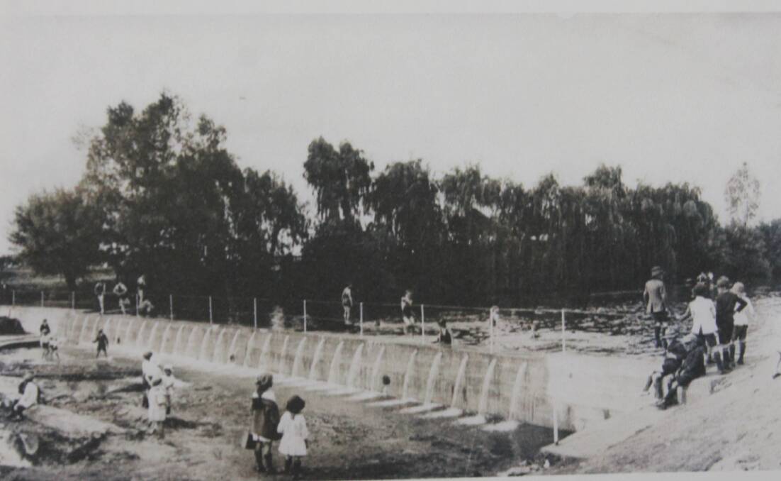Swimming when the Cudgegong River was the Mudgee Pool, photo courtesy of the Mudgee Historical Society.