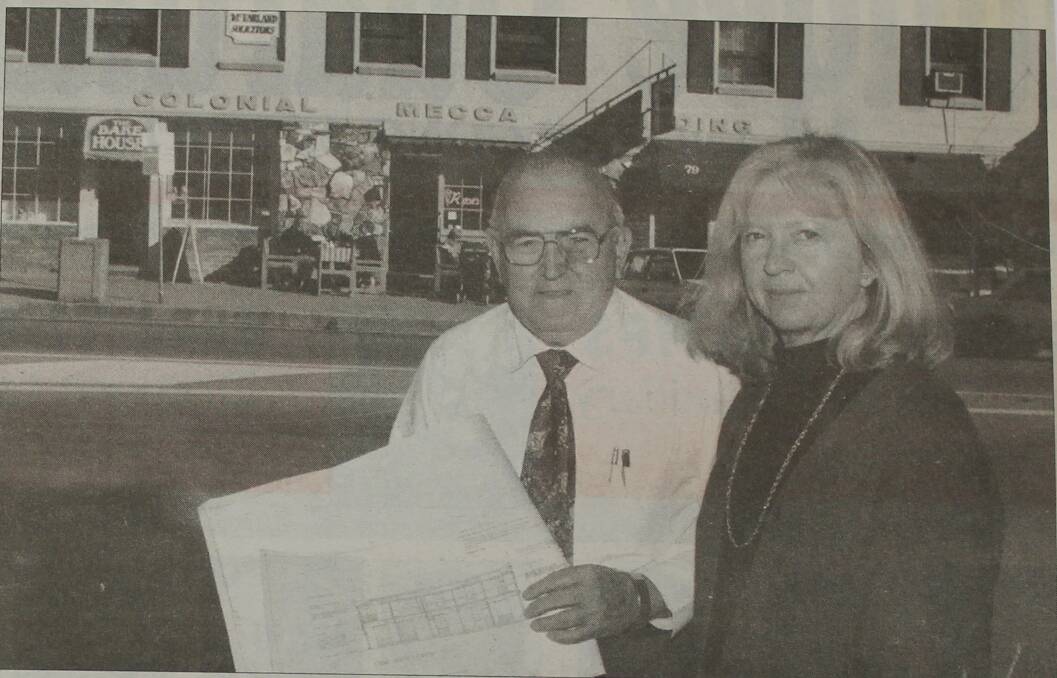 Arthur Brackenrig and Marian Palmer, pictured in the Mudgee Guardian in 1999 with plans to restore the verandah that was forcibly removed in the 1960s.
