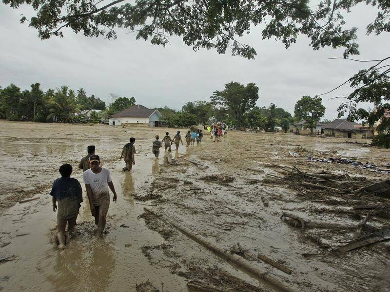 There are at least 21 dead and 23 people missing following flash floods in Indonesia.