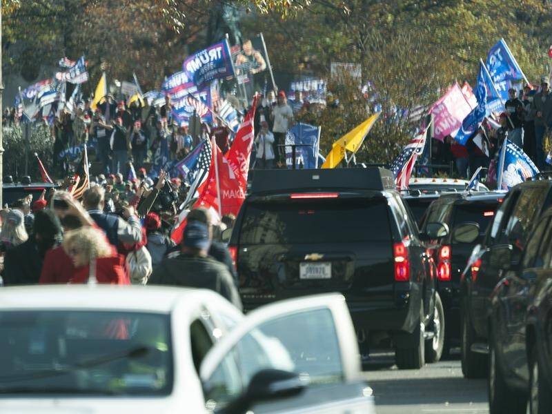 Protesters in Washington cheered as Donald Trump's limousine passed the crowd of supporters.