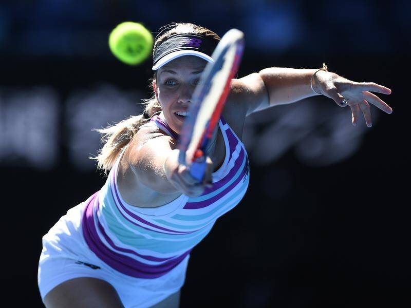 Unheralded American Danielle Collins has booked her spot in the Australian Open semi-finals.