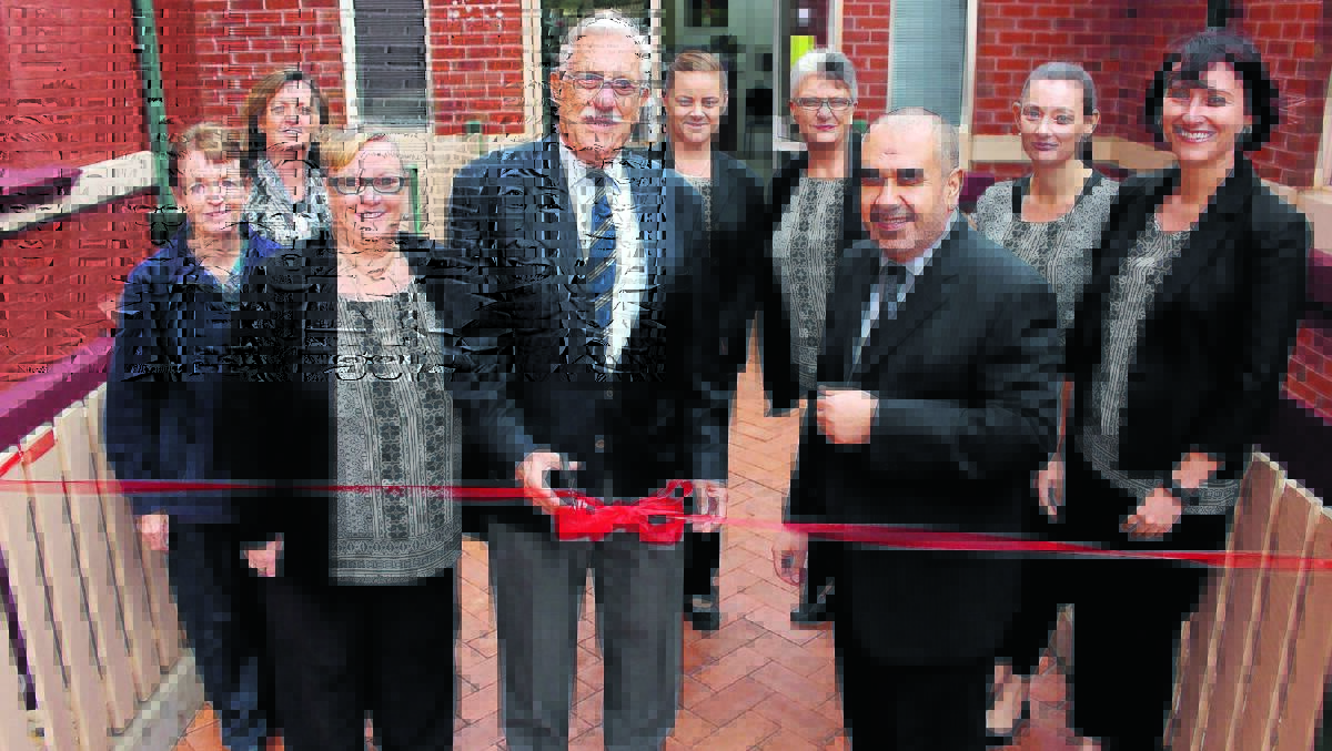 Recently retired Dr Mike Nicholson cutting the ribbon to Gulgong’s new medical centre alongside Dr Hussain Alseneid who has worked tirelessly to establish the facility and attract new doctors to town.