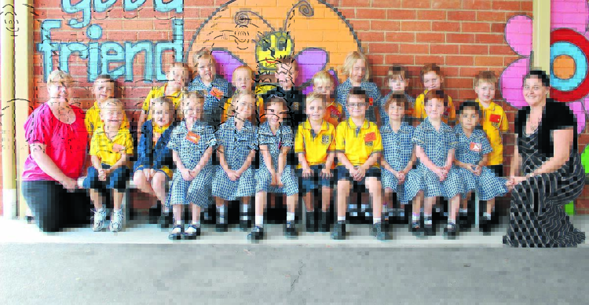 KH:
Front: Jordan Clements, Caylee May, Ruby Murnane, Bronte Meers,Isabella Westcott, William Lumsden, Lachlan Wright, Isla Scott-Stewart, Cathy Mottershead, Samantha Knobbs
Back: Zavia Stokes, Jayden Faucett, Abby Dowler, Mason Smith, Harley Taylor, Couper Lumsden, Katarina Bischoff, Angelina Lillis, Skye Peters, Liam Doyle
Teacher: Mrs Hargraves and Mrs Wallace