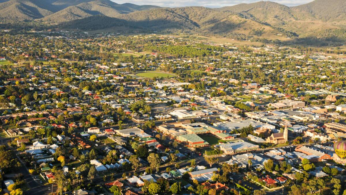 Census data shows Mudgee region residents are older, richer and less religious than five years ago