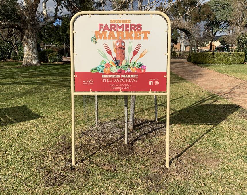 New signage located at the Market Street side of Robertson Park.